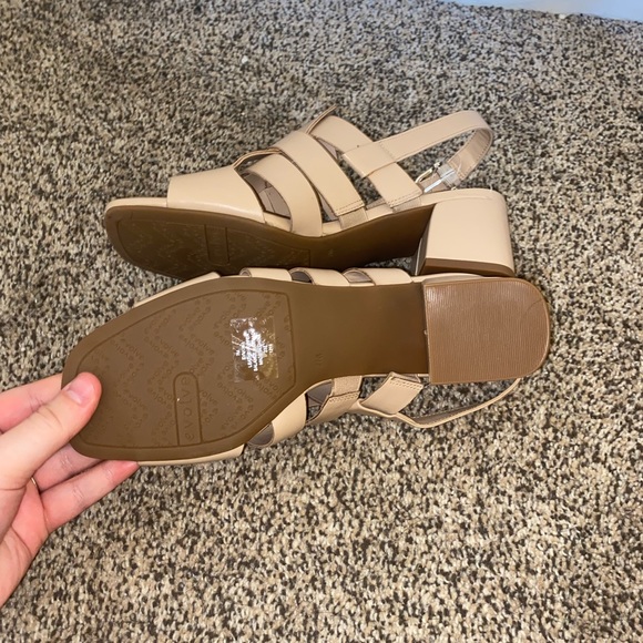 NWOT Evolve heels - Picture 5 of 6